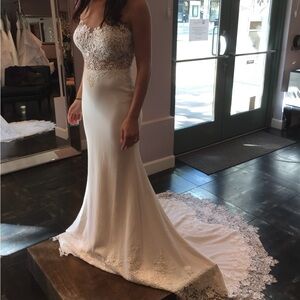 Brand new never been worn Martina Liana wedding dress